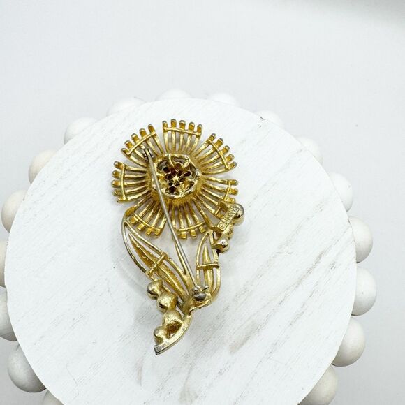 Vintage Lisner Brooch Pin Sunflower Flower Bloom Faux Pearl Gold Tone Estate - Picture 2 of 9